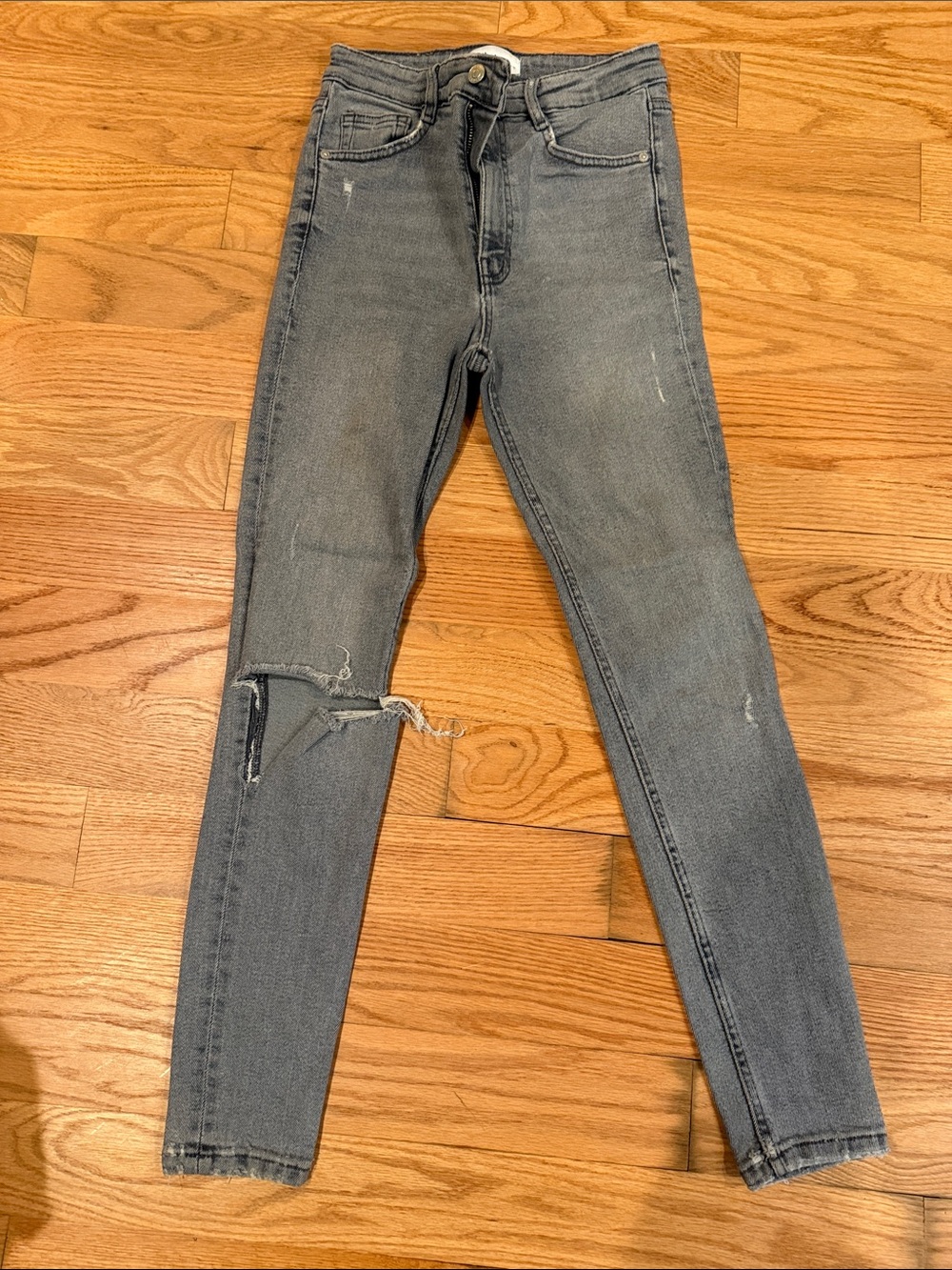Zara Skinny Jeans in Faded Gray with Knee Rip